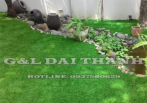 Làm đẹp sân vườn nhà bạn bằng cỏ nhân tạo sân vườn